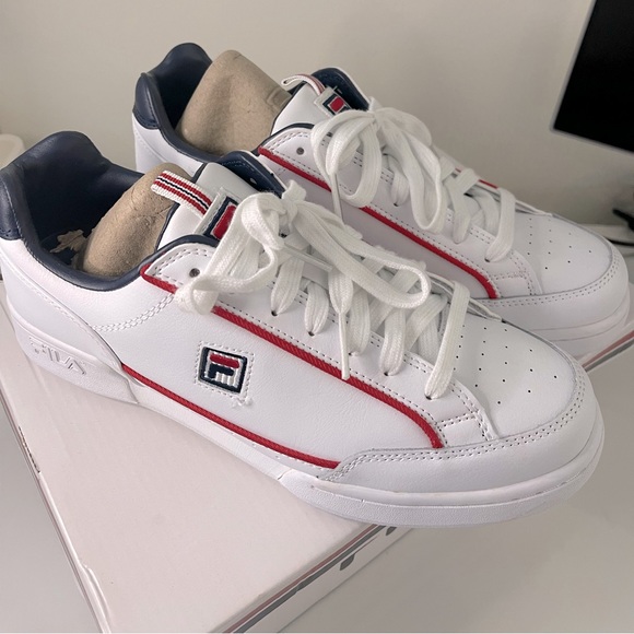 NEW! FILA Court Lux 2 sneakers. Sold out model! Women Size 10. - Picture 2 of 7